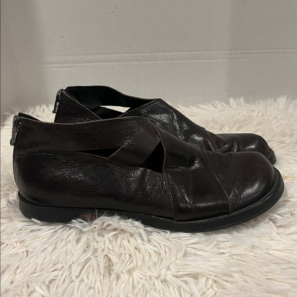 Cydwoq Vintage brown leather flats. - Picture 3 of 9